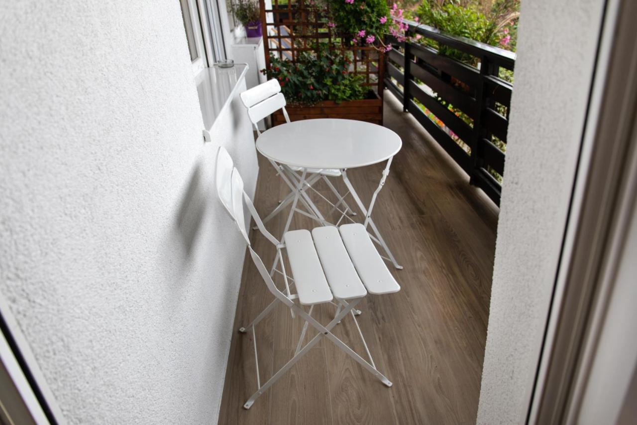 Honey Apartment